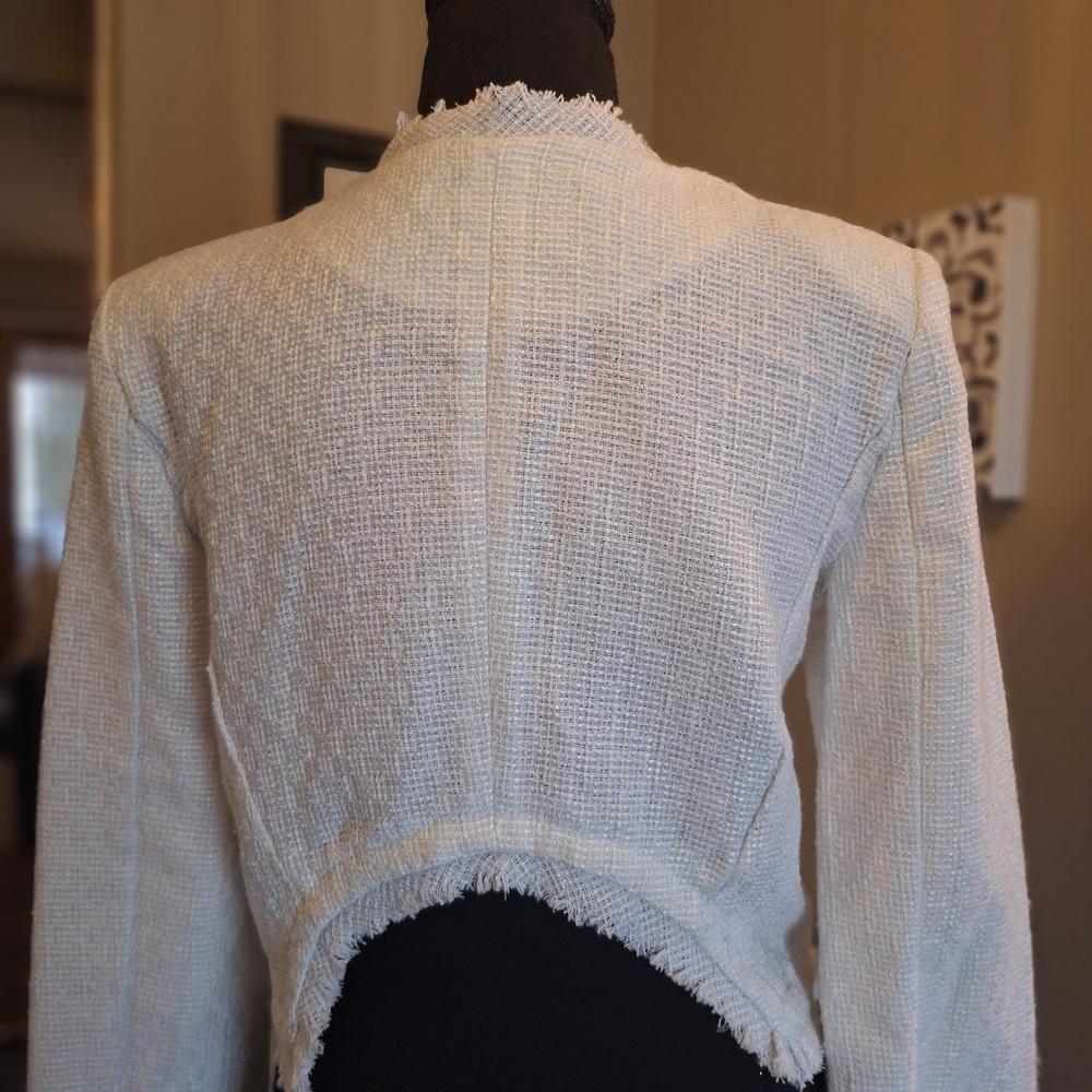 Chic Cropped Cream Ivory Textured Fringe Hem Blazer Small / Medium